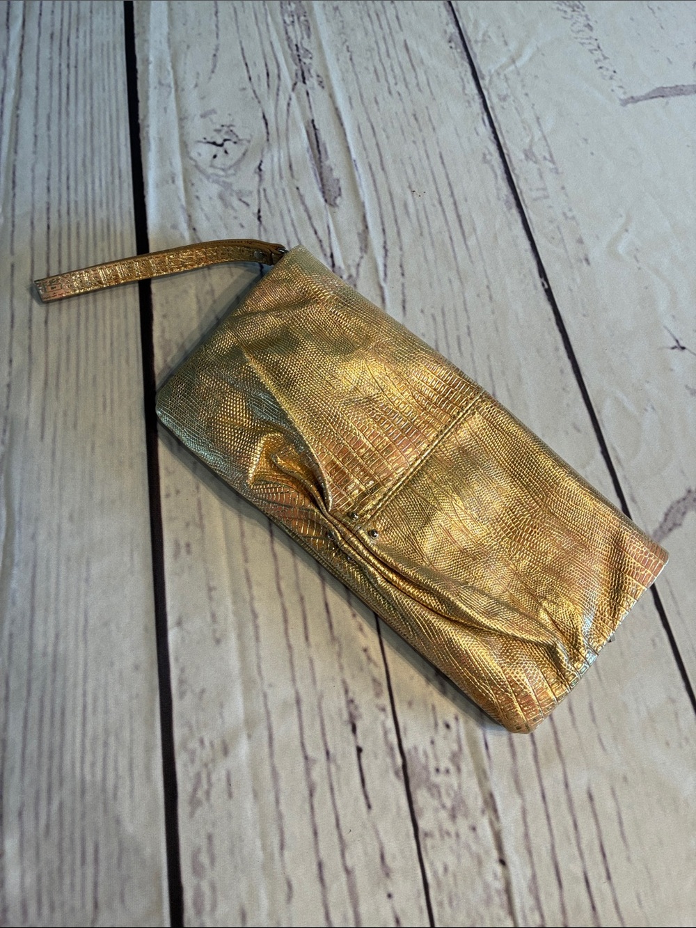 🎉NEW LISTING!🎉 Junior Drake Embossed Reptile Print Metallic Gold Clutch